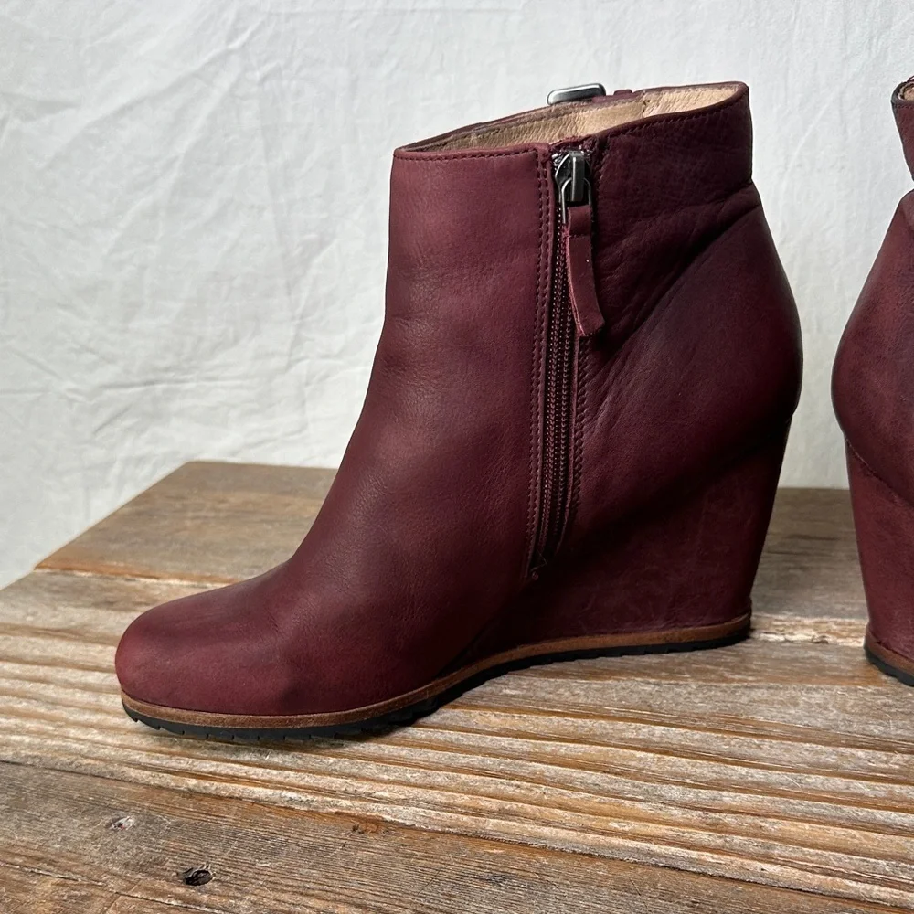 Chic Burgundy leather Wedge Ankle Boots